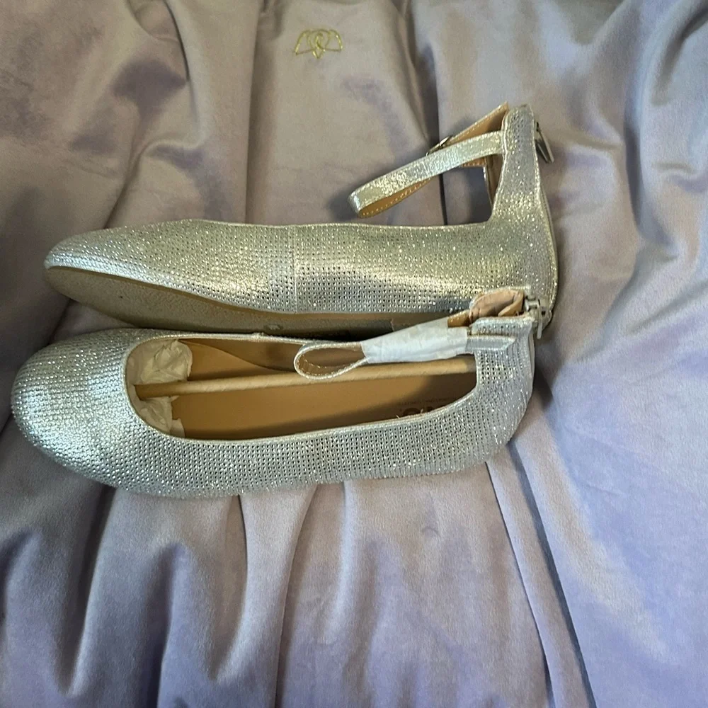 INC International Concepts Girls Elise Ballet Flat Shoes Silver Size 5 M NEW